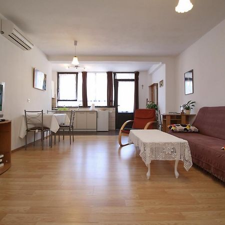 Apartment Svid Ровінь Екстер'єр фото