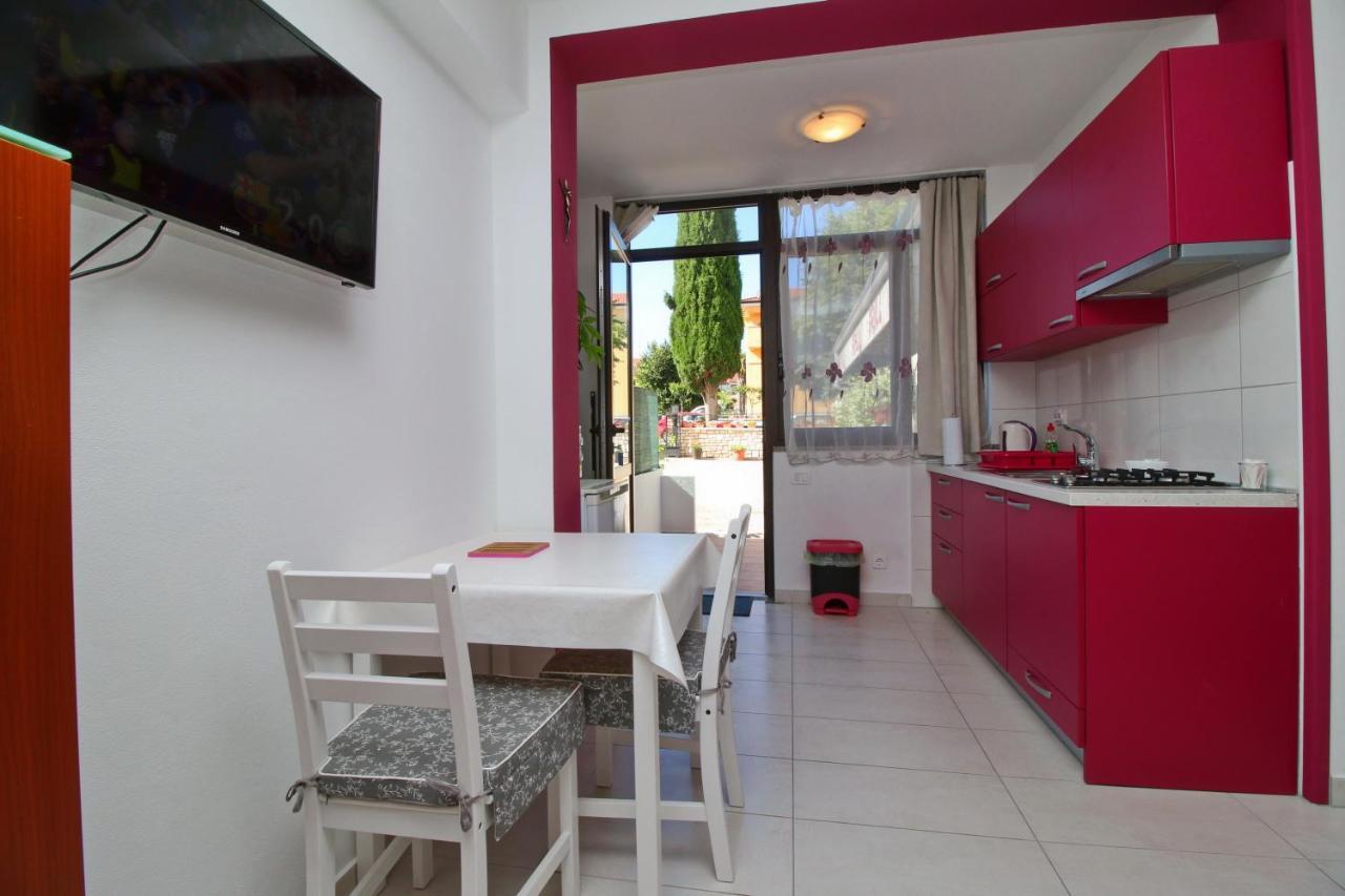 Apartment Svid Ровінь Екстер'єр фото