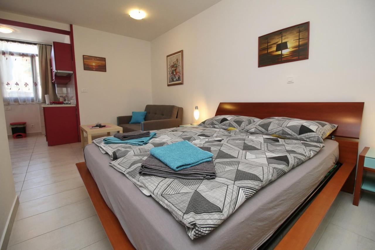 Apartment Svid Ровінь Екстер'єр фото