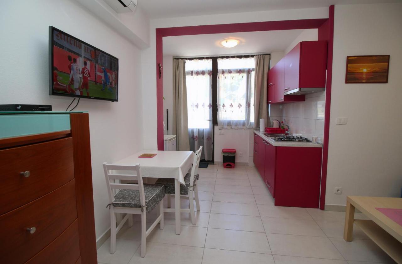 Apartment Svid Ровінь Екстер'єр фото