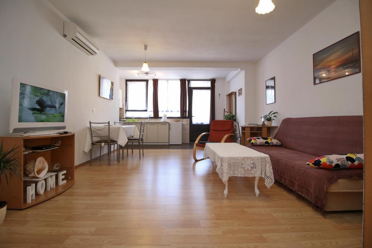 Apartment Svid Ровінь Екстер'єр фото